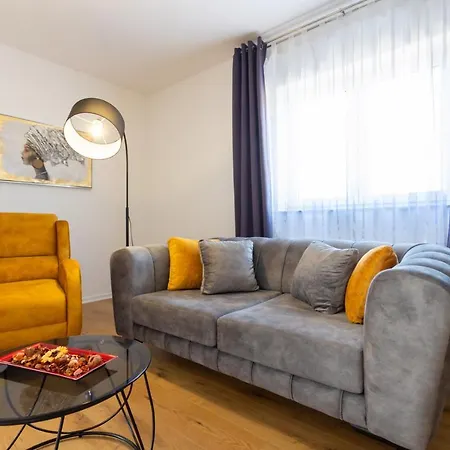 Demo Apartament *